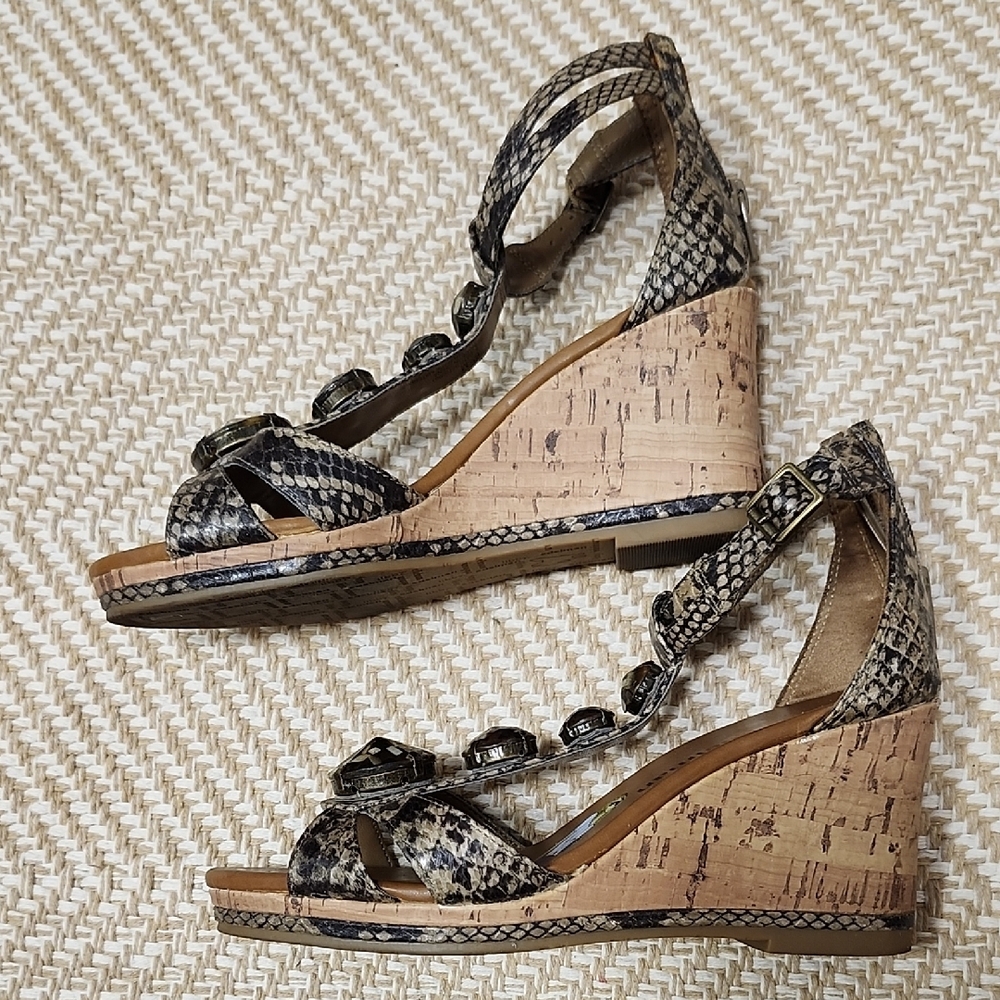 libby. edelman Brown Heels with Elegant Design 6.5
